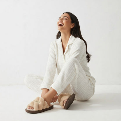 Chausson DEAUVILLE | Les planches de bois clair sous l'élégance des lignes sombres