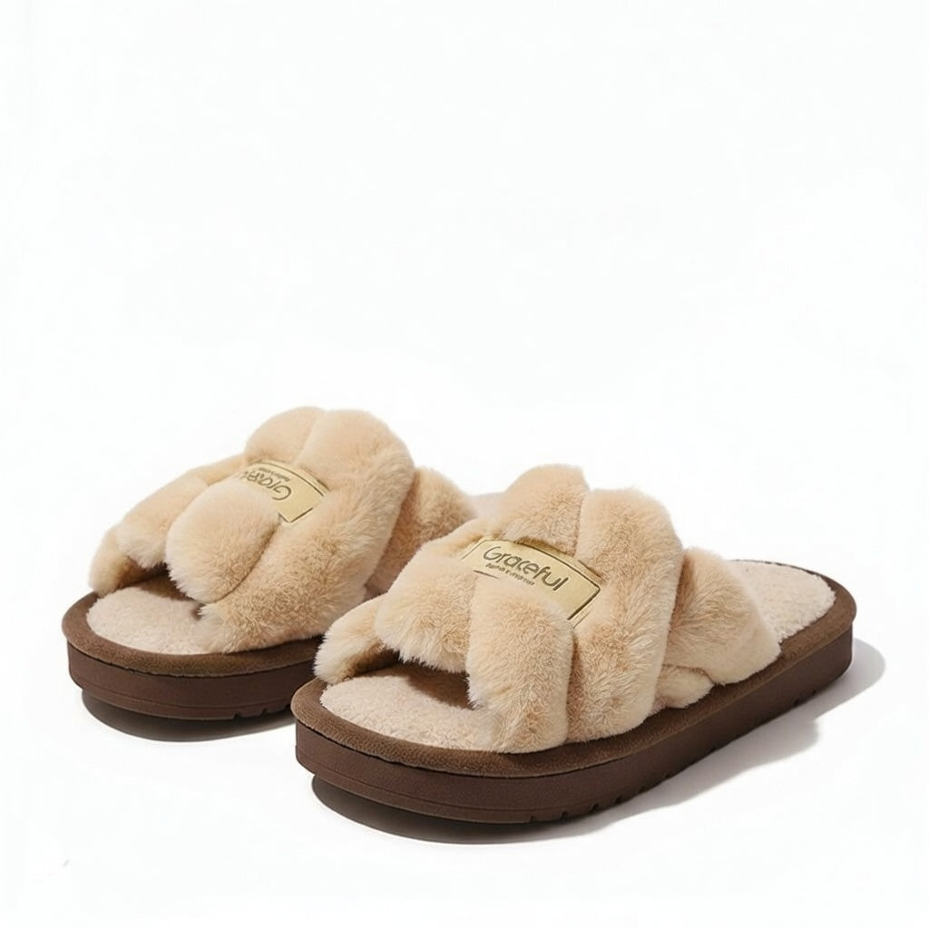 Chausson DEAUVILLE | Les planches de bois clair sous l'élégance des lignes sombres