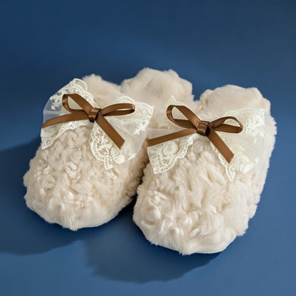 Chaussons Madeleine Dentelle | l’élégance romantique d’un balcon sur la Seine