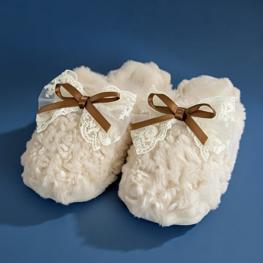 Chaussons Madeleine Dentelle | l’élégance romantique d’un balcon sur la Seine