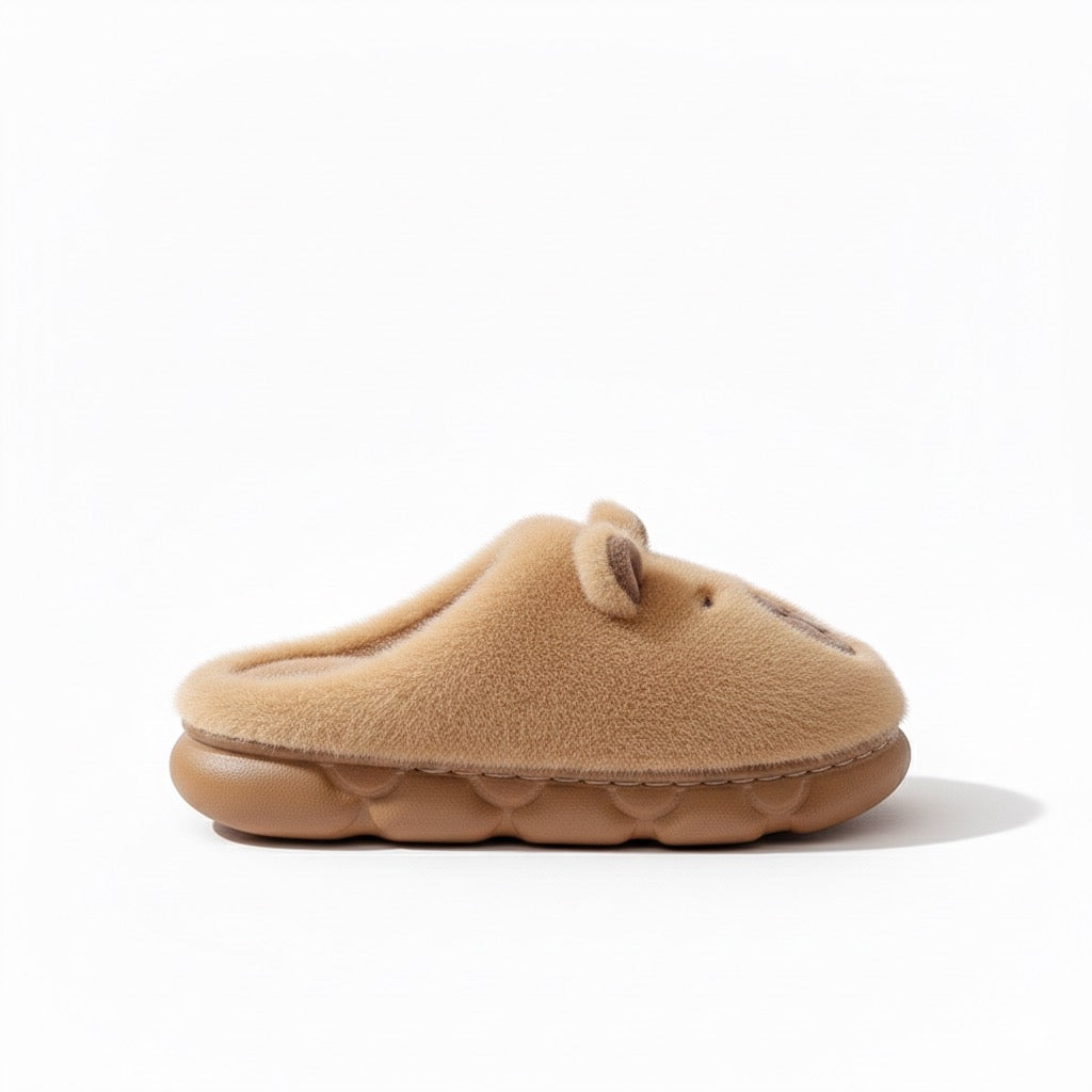 Pantoufle Paco Câlin | le capybara serein des matins d’hiver