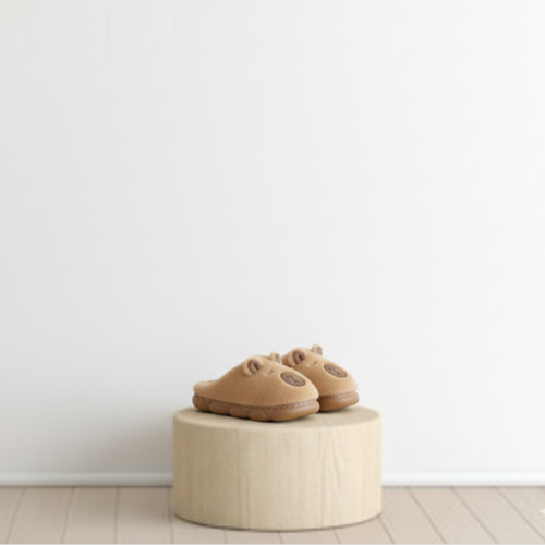 Pantoufle Paco Câlin | le capybara serein des matins d’hiver