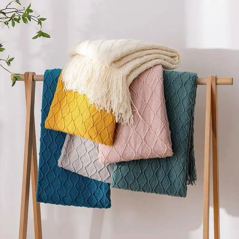 Plaid tricoté oversized à pompons — Chaleur boho & cocooning visuel