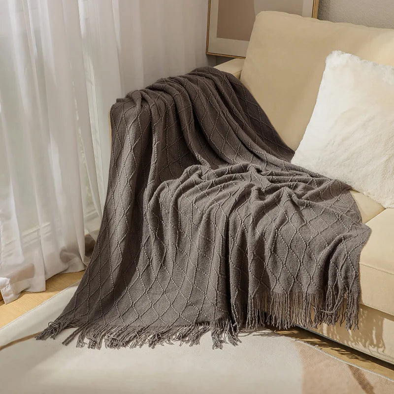 Plaid tricoté oversized à pompons — Chaleur boho & cocooning visuel