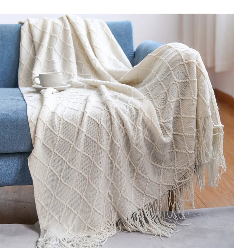 Plaid tricoté oversized à pompons — Chaleur boho & cocooning visuel