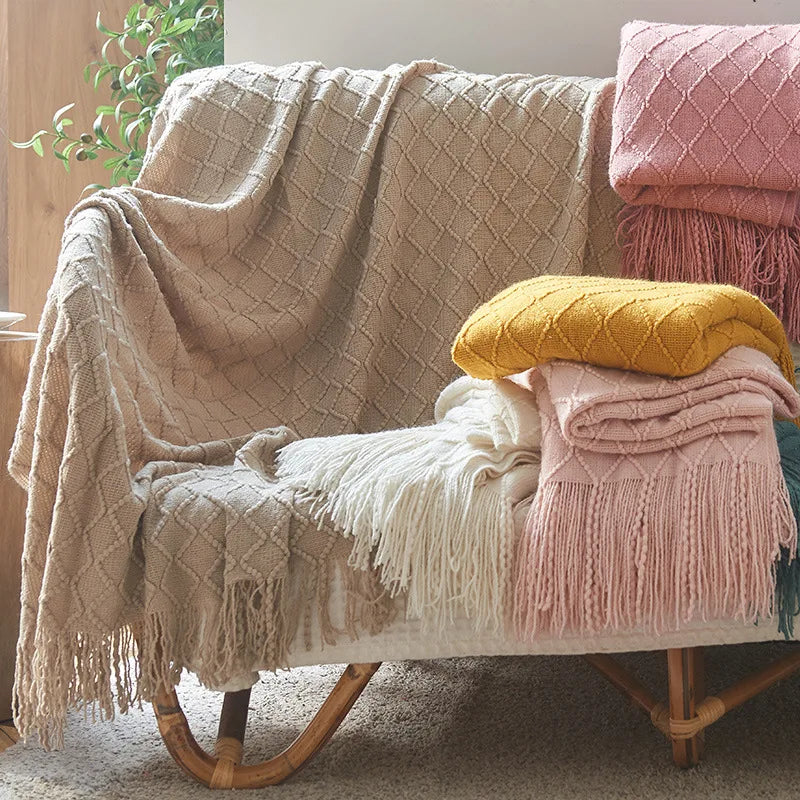 Plaid tricoté oversized à pompons — Chaleur boho & cocooning visuel