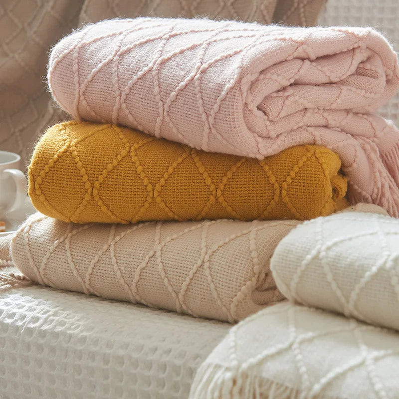Plaid tricoté oversized à pompons — Chaleur boho & cocooning visuel