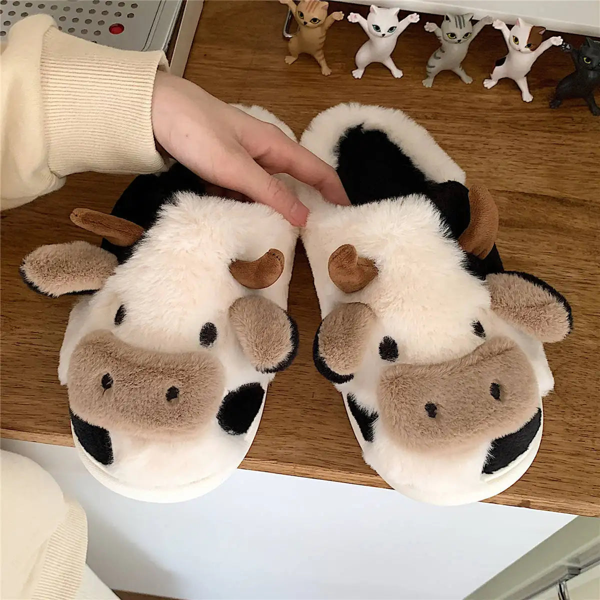 Gacimy Winter Plush Slippers For Women Cute Milk Cow Fluffy Cotton Shoes Girls Fashion Cartoon Indoor Warm Comfortable Slippers