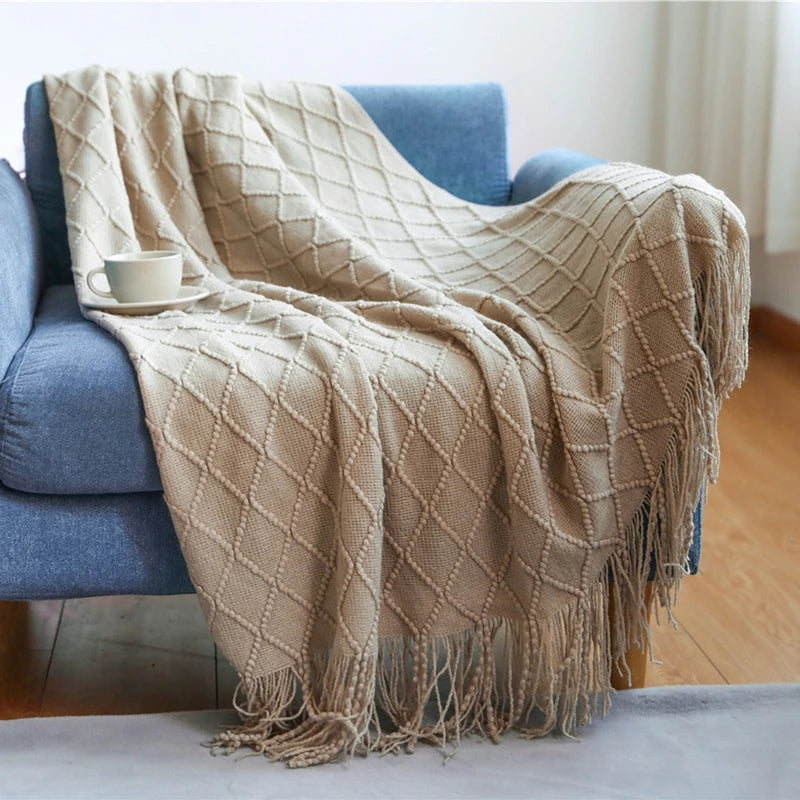Plaid tricoté oversized à pompons — Chaleur boho & cocooning visuel