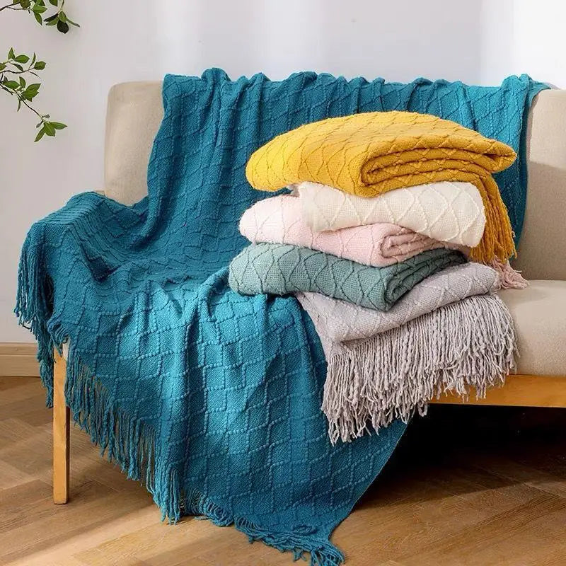 Plaid tricoté oversized à pompons — Chaleur boho & cocooning visuel
