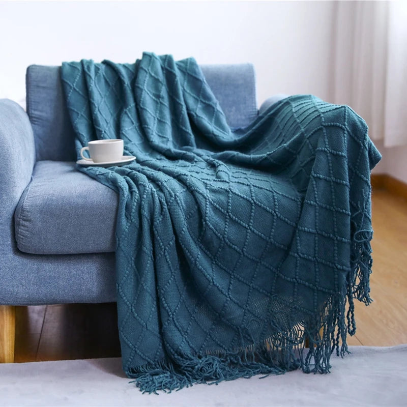 Plaid tricoté oversized à pompons — Chaleur boho & cocooning visuel
