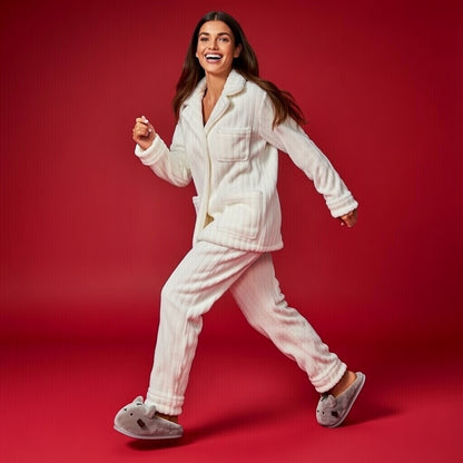 Chaussons Manon Mistigri | l'élégance féline d'un soir de brume sur le Pont Neuf