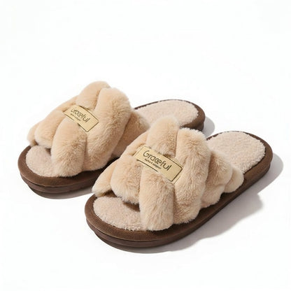 Chausson DEAUVILLE | Les planches de bois clair sous l'élégance des lignes sombres