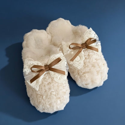 Chaussons Madeleine Dentelle | l’élégance romantique d’un balcon sur la Seine